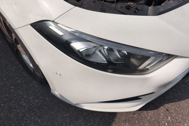 奔驰A级 2022款 改款 A 200 L 运动轿车动感型车身外观8