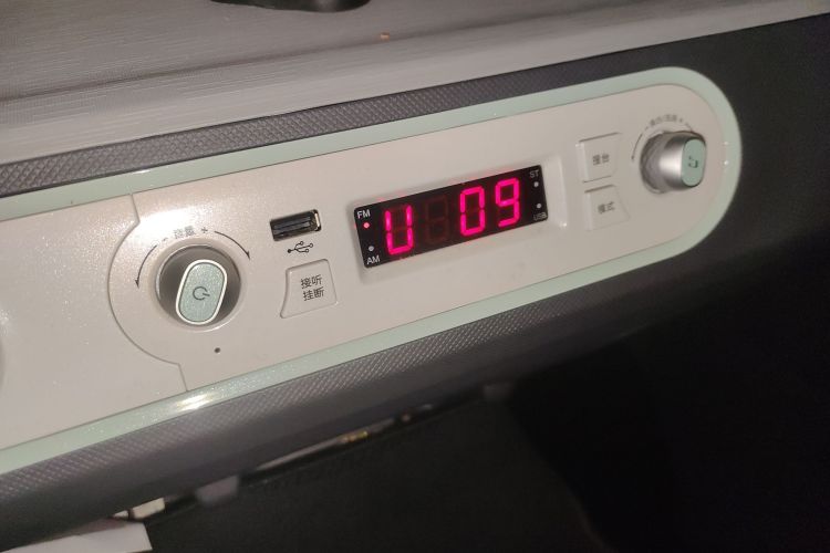 五菱汽车 宏光MINIEV 2022款 马卡龙时尚款 三元锂中控内饰16