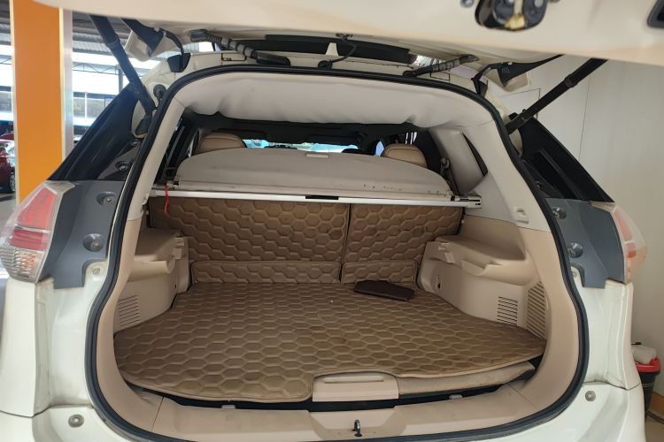 日产 奇骏 2014款 2.5L CVT尊享版 4WD局部细节23