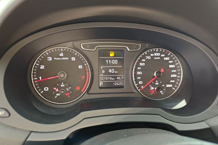 奥迪Q3 2015款 35 TFSI 进取型中控内饰15