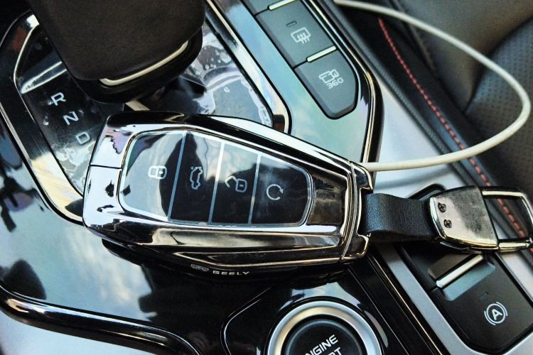 吉利汽车 吉利牛仔 2025款 1.5TD 趣野版中控内饰7001