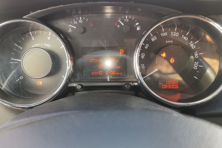 标致3008 2015款 1.6THP 自动潮流版中控内饰14