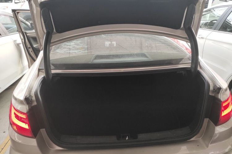 吉利汽车 帝豪GL 2017款 1.8L 手动精英型局部细节23