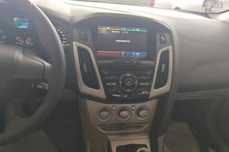 福特 福克斯 2012款 三厢 1.6L 手动舒适型局部细节16