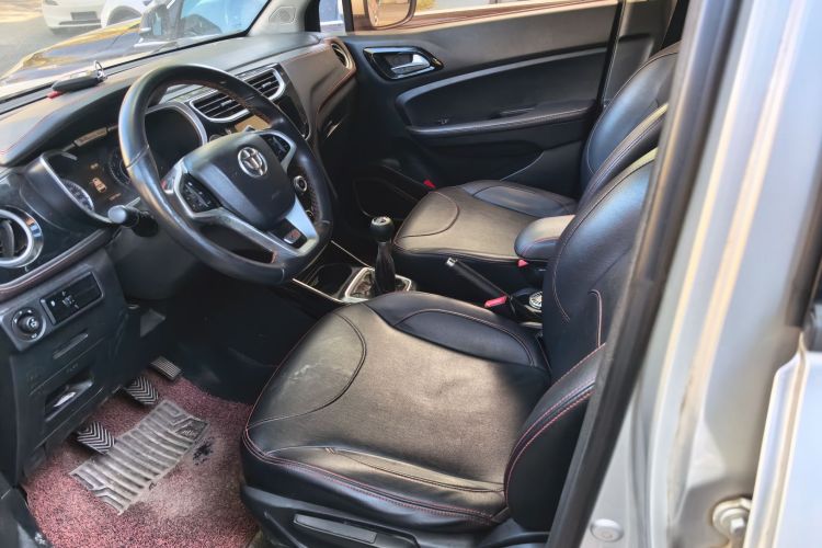 中华V3 2016款 1.5L 手动智能型局部细节19