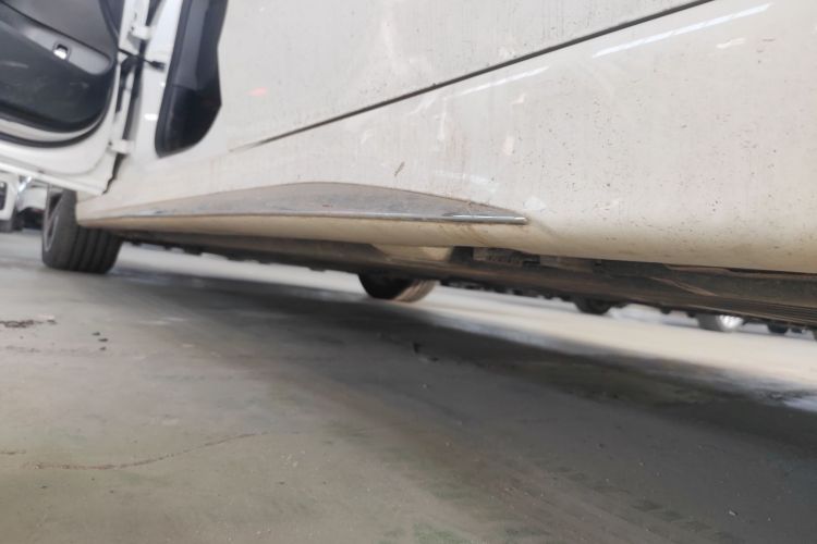 奔驰C级 2022款 C 260 L 皓夜运动版局部细节9002