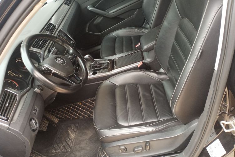 大众 帕萨特 2017款 330TSI DSG尊荣版中控内饰19