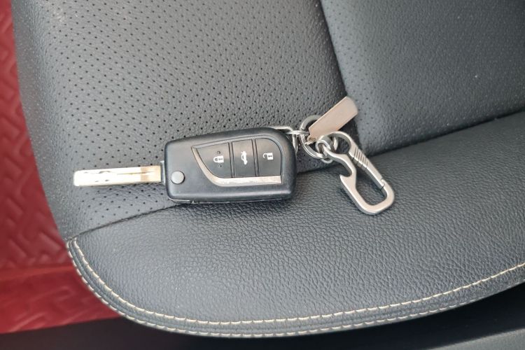 丰田 雷凌 2017款 1.2T G CVT精英版中控内饰7001