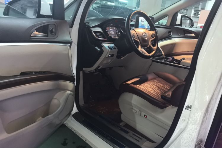 别克GL8 2021款 陆上公务舱 652T 舒适型中控内饰20