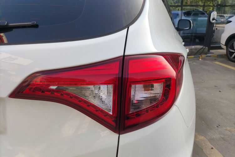 比亚迪 宋 2016款 盖世版 1.5TI 手动豪雅型车身外观6006