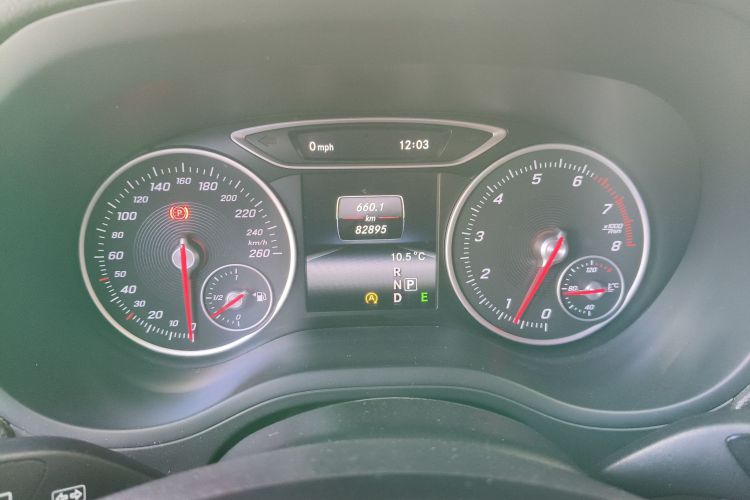 奔驰B级 2015款 B 200 时尚型中控内饰15