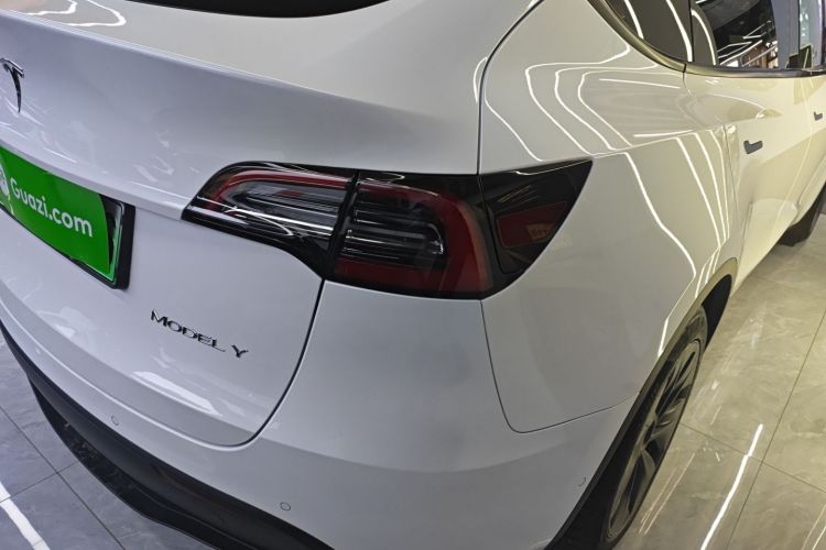 特斯拉 Model Y 2023款 长续航全轮驱动版车身外观9