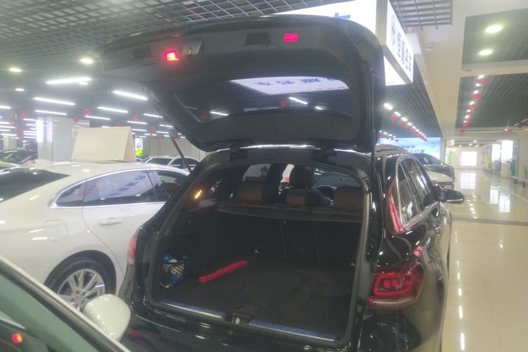 奔驰GLC 2022款 改款三 GLC 260 L 4MATIC 动感型机舱底盘23