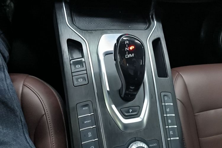 魏牌 VV5 2019款 1.5T 两驱智先锋中控内饰18