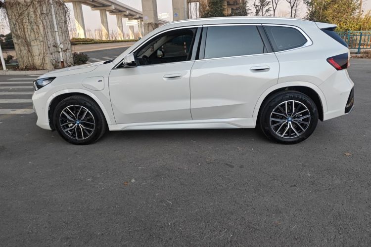 宝马iX1 2025款 eDrive25L M运动套装车身外观4