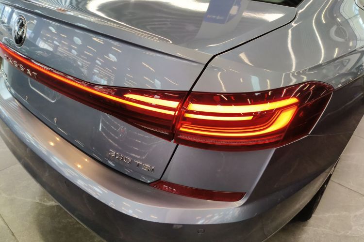 大众 帕萨特 2022款 330TSI 精英版车身外观9