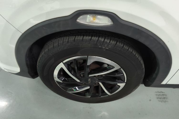 哪吒汽车 哪吒V 2021款 长续航娱乐版升级型车身外观6007