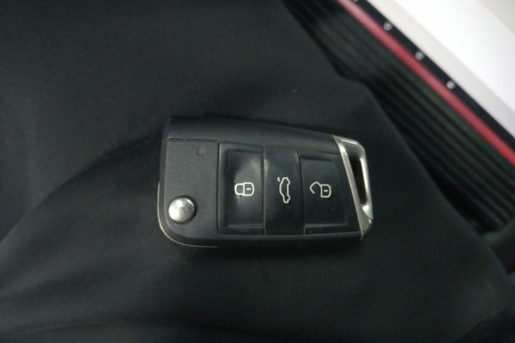 大众 2018款 途安L 280TSI DSG拓界版 7座 国VI中控内饰7001