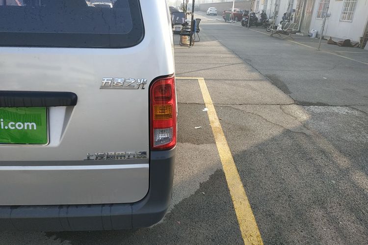 五菱汽车 五菱之光 2023款 1.5L 实用型 5/7座车身外观9