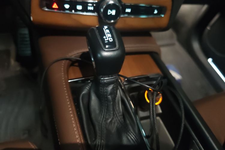 沃尔沃XC90 2018款 T6 智逸版 5座中控内饰18