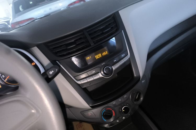 雪佛兰 2015款 赛欧3 1.3L 手动理想版中控内饰16