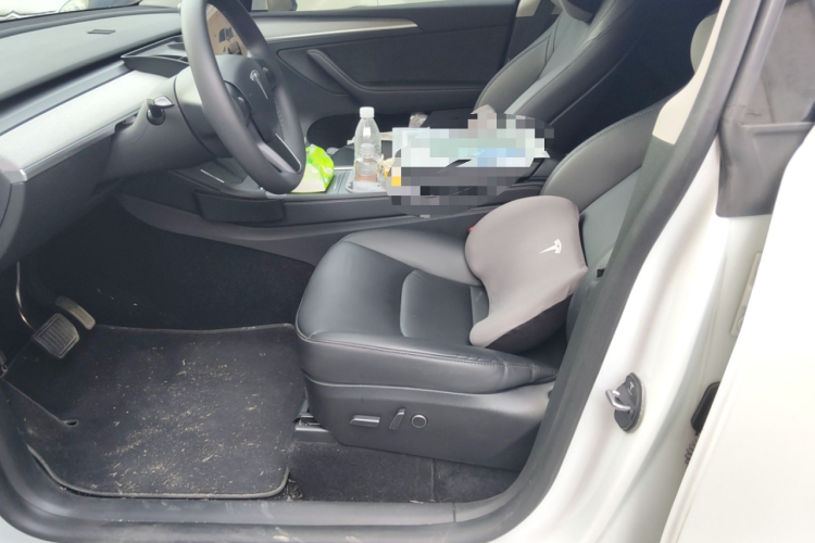 特斯拉 Model Y 2023款 后轮驱动版中控内饰19
