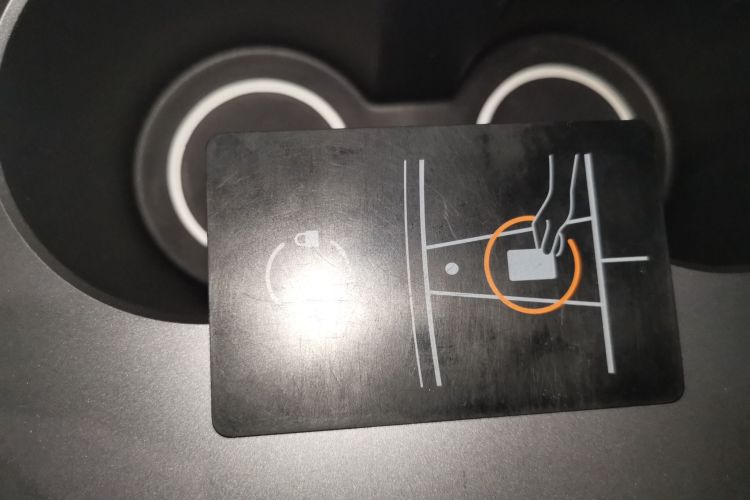 特斯拉 Model Y 2022款 长续航全轮驱动版中控内饰7001