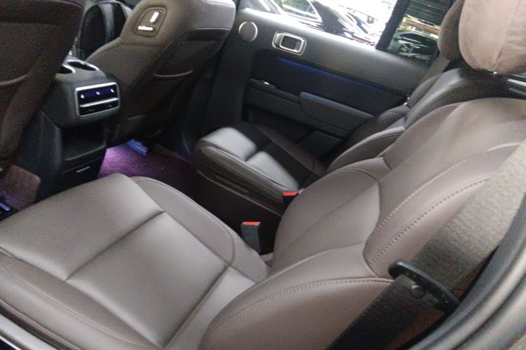 理想汽车 理想L8 2023款 Air中控内饰21