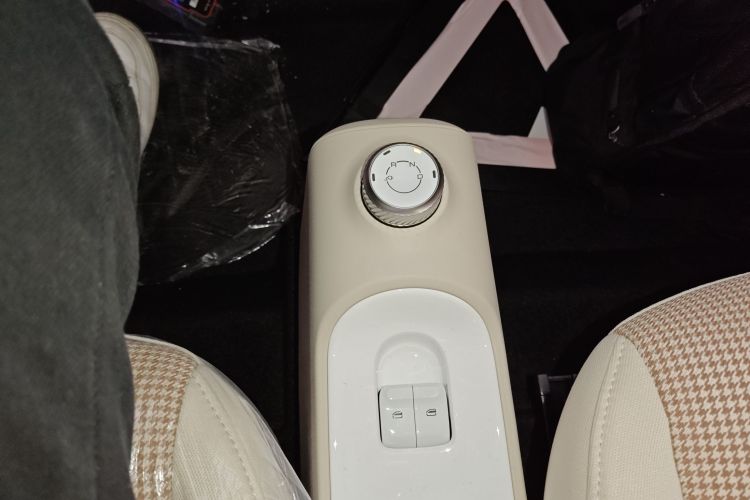 五菱汽车 宏光MINIEV 2024款 第三代 215km 青春版中控内饰18