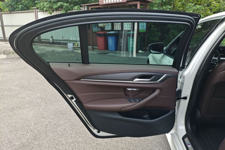 宝马5系 2021款 改款 530Li 领先型 M运动套装中控内饰7008