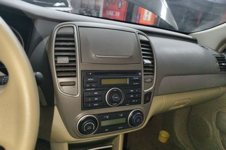 日产 轩逸 2012款 经典 1.6XE 手动舒适版中控内饰16