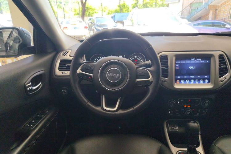 Jeep 指南者 2020款 220T 自动领先版局部细节13