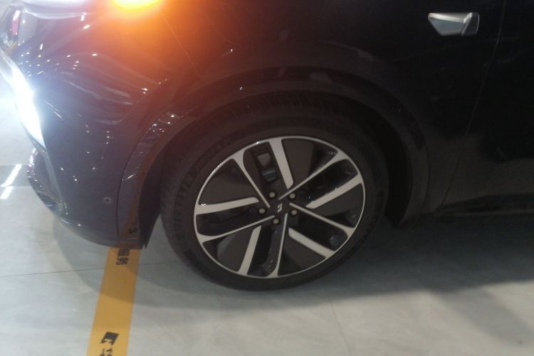 理想汽车 理想L8 2023款 Pro车身外观6007