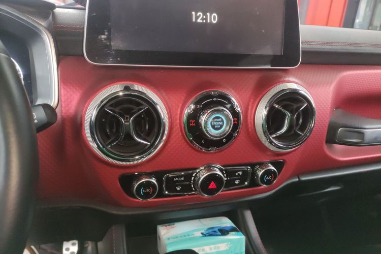 北京BJ40 2021款 2.3T 自动四驱刀锋英雄版至尊型中控内饰16