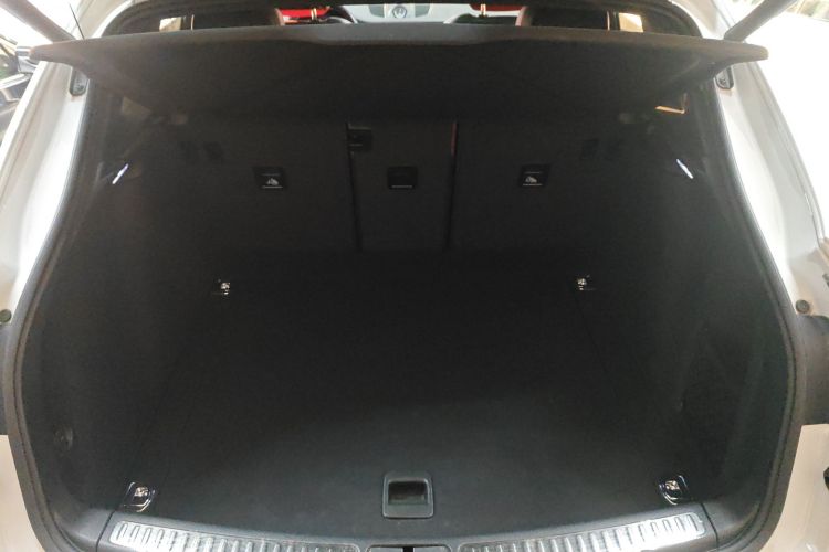 保时捷 2023款 Macan 2.0T机舱底盘23