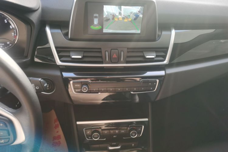 宝马2系旅行车 2018款 218i 领先型局部细节16
