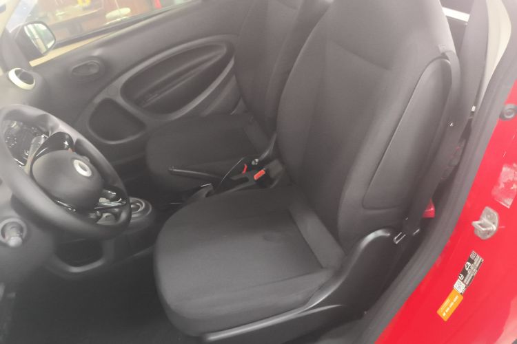 smart fortwo 2018款 1.0L 52千瓦硬顶灵动版 国V中控内饰7004