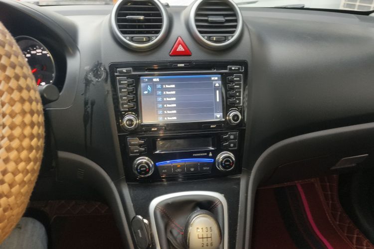 哈弗H6 2015款 升级版 1.5T 手动两驱精英型中控内饰16