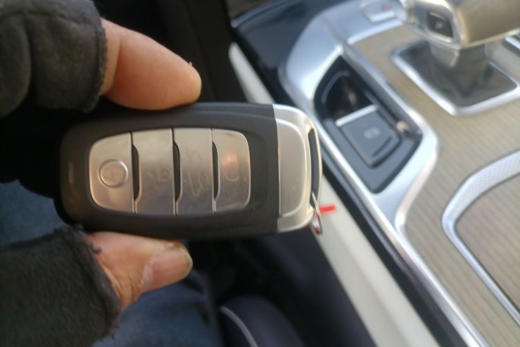 红旗E-HS9 2022款 690km 旗享版 六座中控内饰11