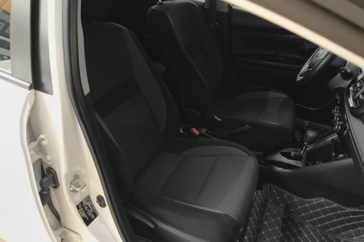 丰田 威驰FS 2022款 1.5L 20周年纪念版局部细节41