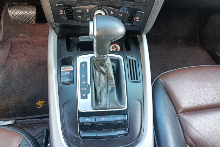 奥迪Q5 2017款 Plus 40 TFSI 进取型中控内饰18