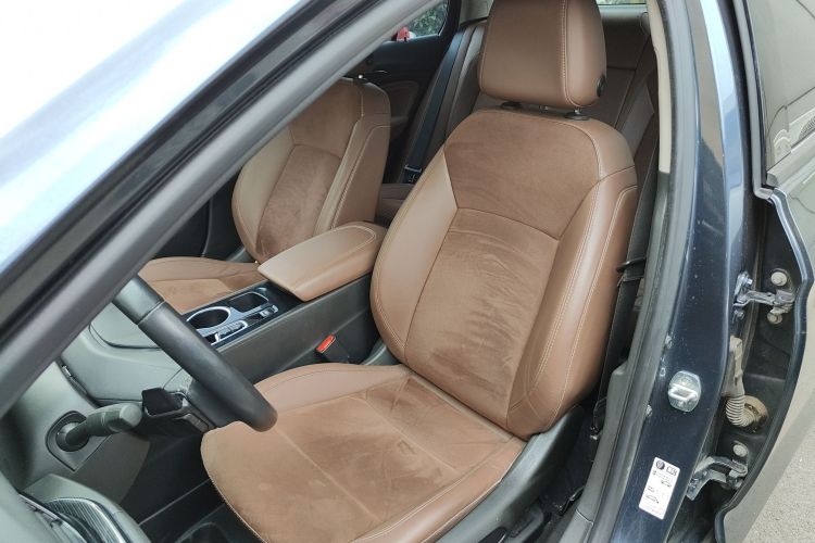 别克 君威 2020款 552T 豪华型中控内饰19