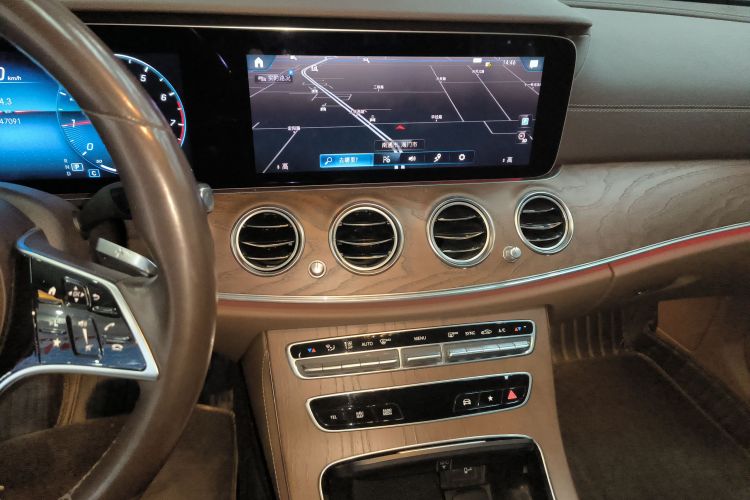 奔驰E级 2021款 改款 E 300 L 时尚型中控内饰16