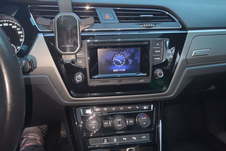 大众 2016款 途安L 330TSI DSG豪华版中控内饰16