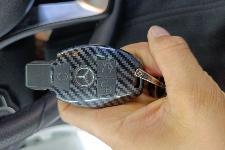 奔驰C级 2018款 C 180 L 动感型运动版中控内饰7001