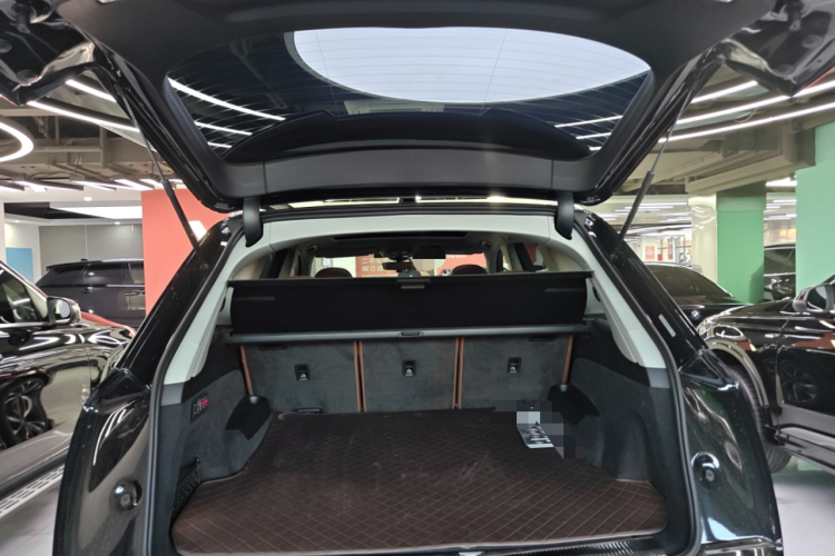 奥迪Q7 2023款 55 TFSI quattro S line运动型机舱底盘23