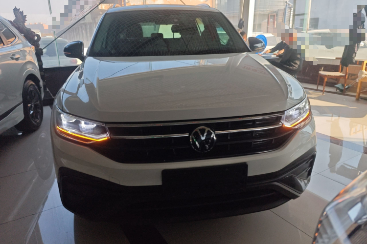 大众 途观L 2024款 300TSI 自动两驱智享版车身外观2