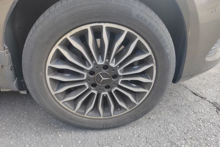 奔驰V级 2017款 V 260 领航版车身外观10