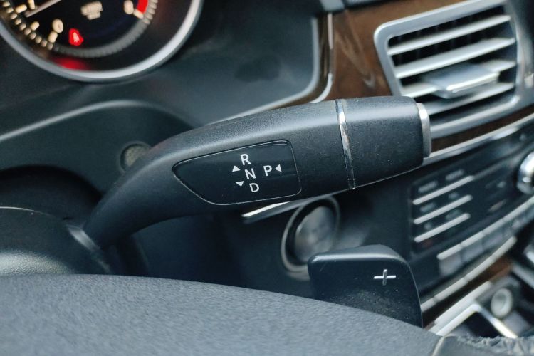 奔驰E级 2015款 改款 E 260 L中控内饰18