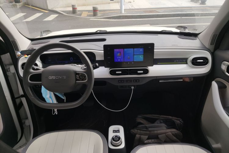 吉利银河 2025款 210km 熊猫卡丁中控内饰12